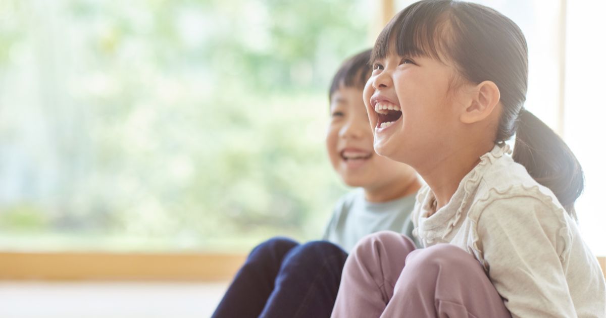 思い切り笑うこども
