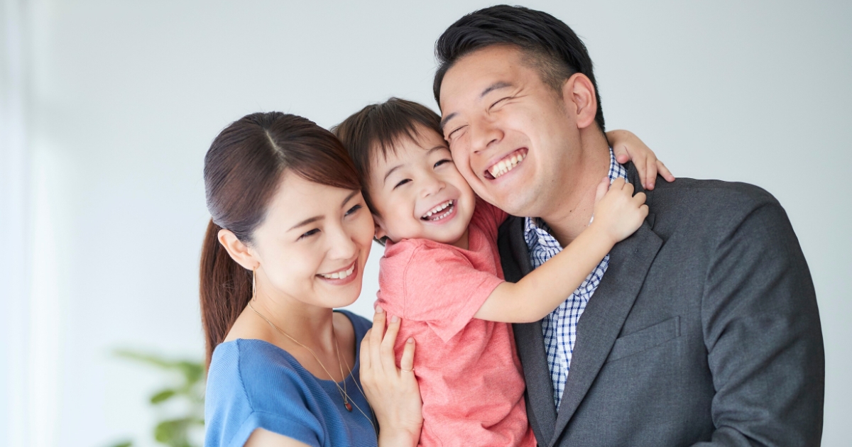 親子3人で笑顔