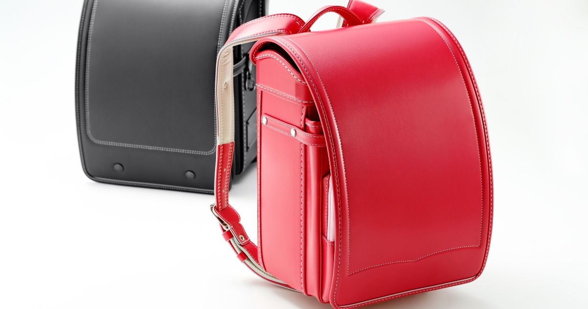 赤と黒の2つのランドセル
