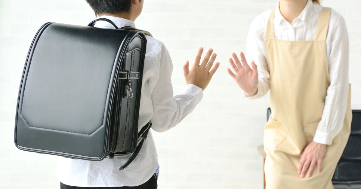 月曜の朝、布団から出てこない子の前で——「行かせるか、休ませるか」の手前にあるもの