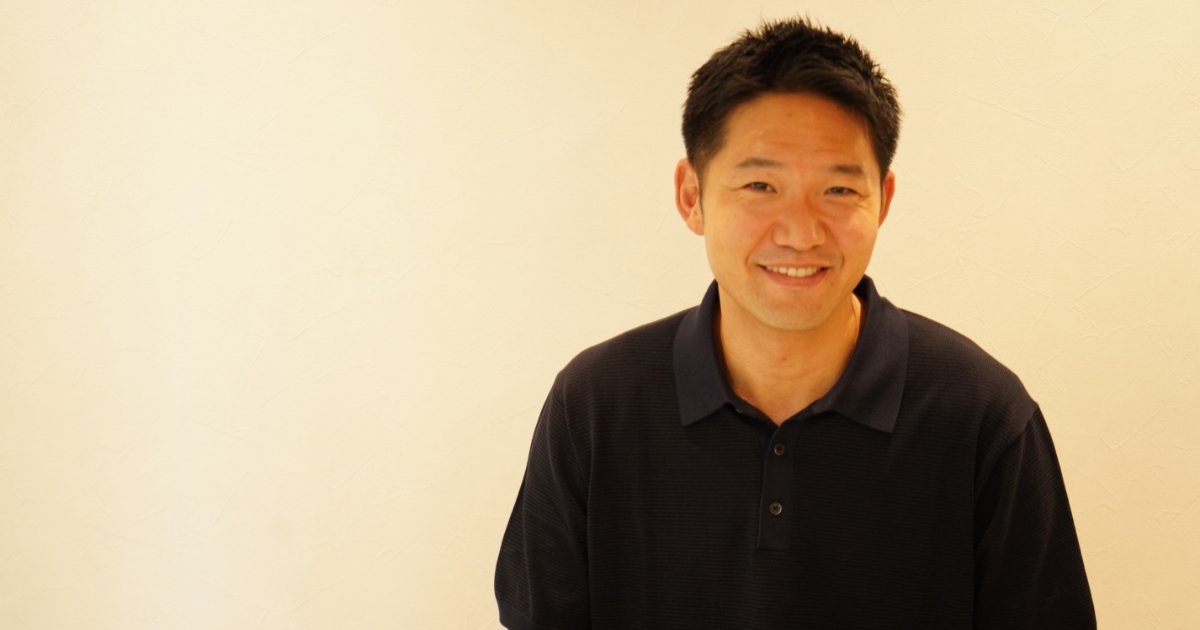 柔らかい笑みを浮かべる石井大貴さん