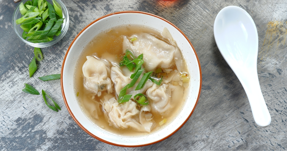 丼に水餃子がはいいている様子