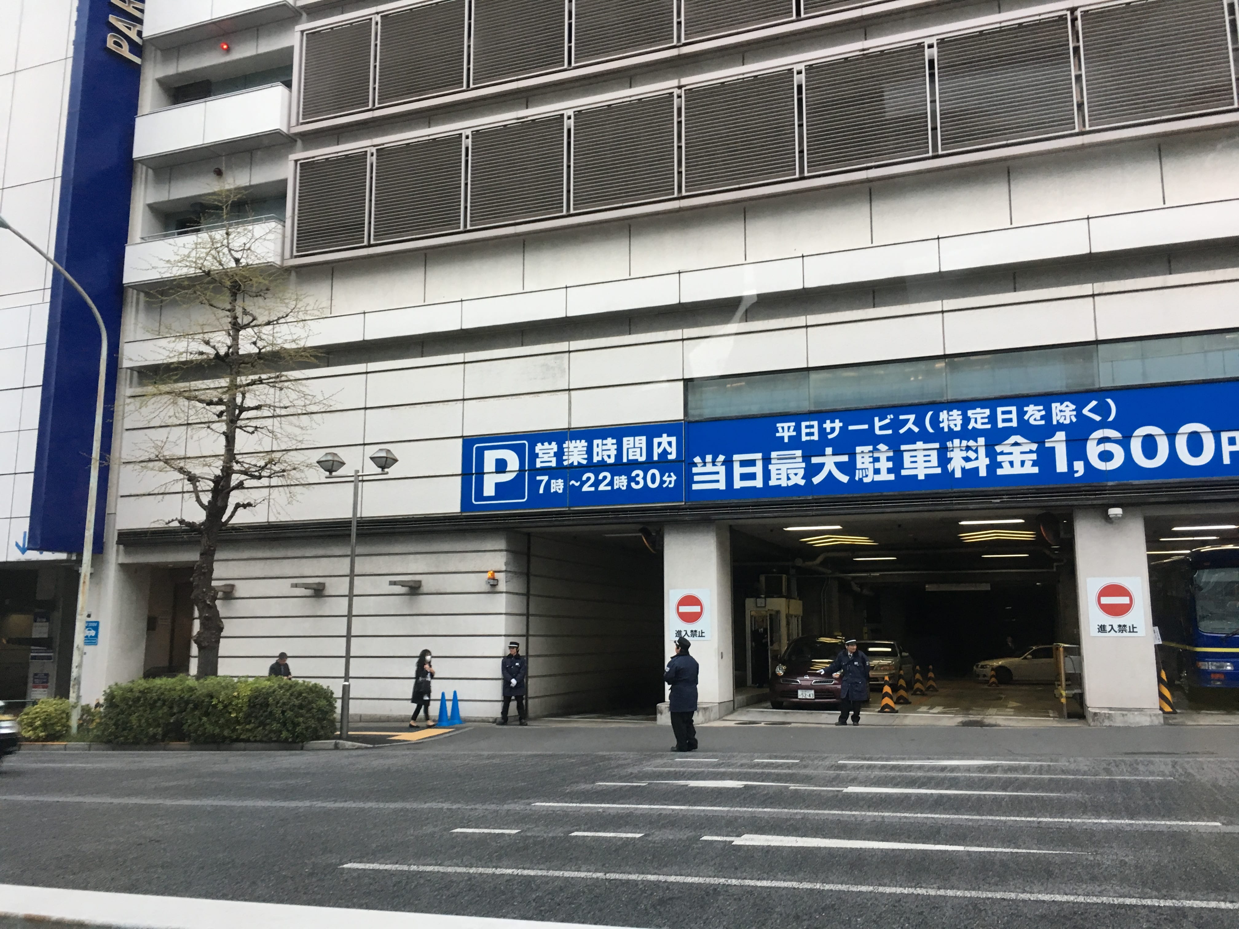パークシティ伊勢丹１駐車場