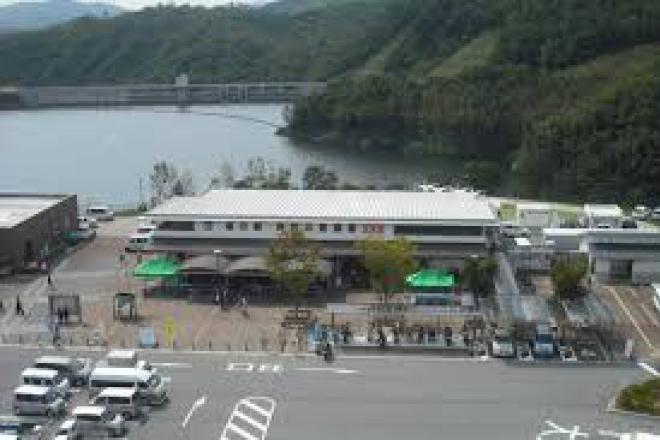 道の駅 湖畔の里福富