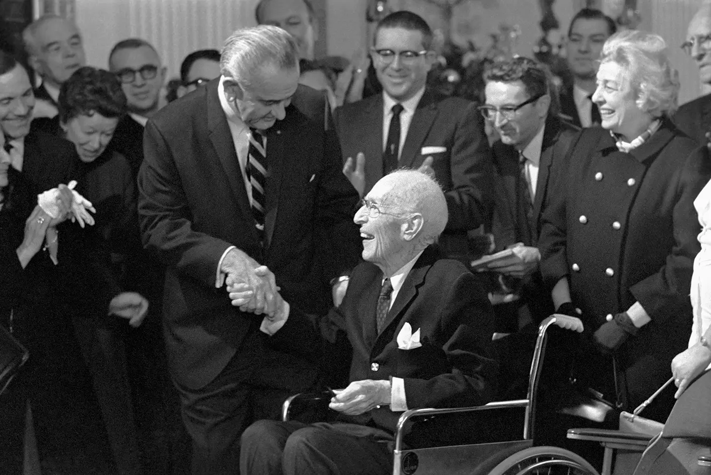 President Johnson shook hands with Sinclair after signing a meat inspection bill in 1967.