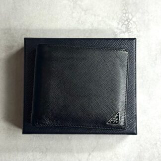 PRADA プラダ / サフィアーノトライアングルバイフォールドウォレット