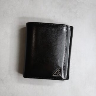 PRADA プラダ / サフィアーノトライアングルミニウォレット