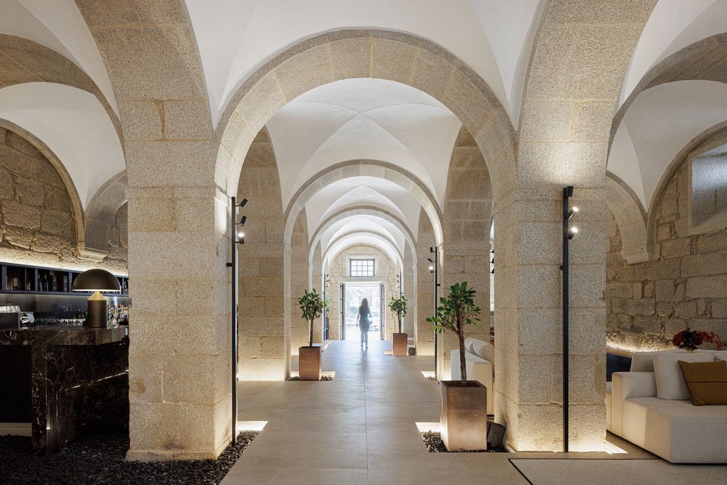 Ground-floor arcade with the bar and lounge on either side