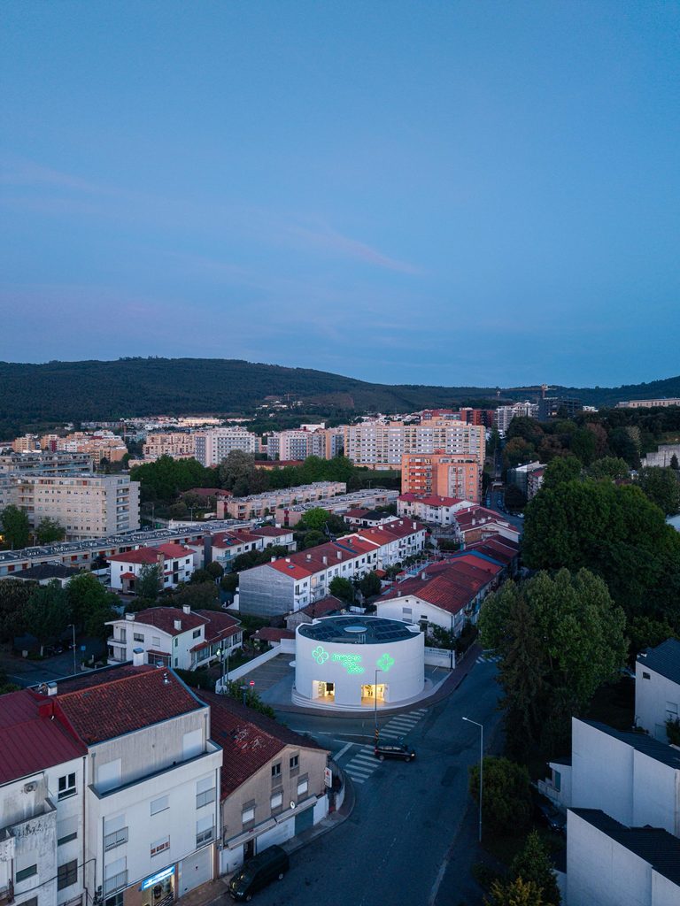 Aerial view of the pharmacy within the Braga neighbourhood
