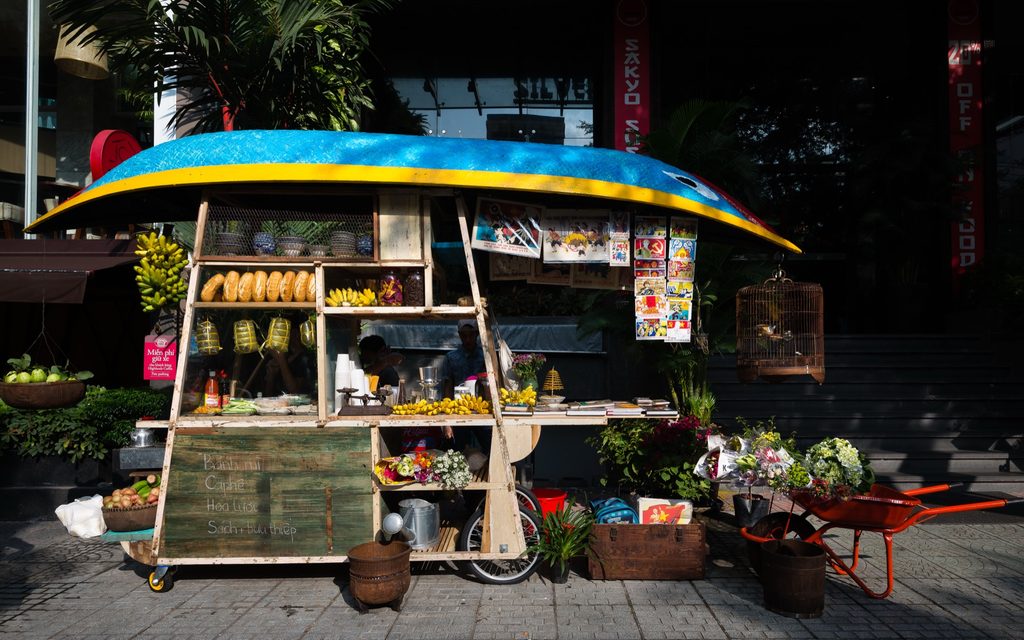 Street view of the Good Morning Saigon cart