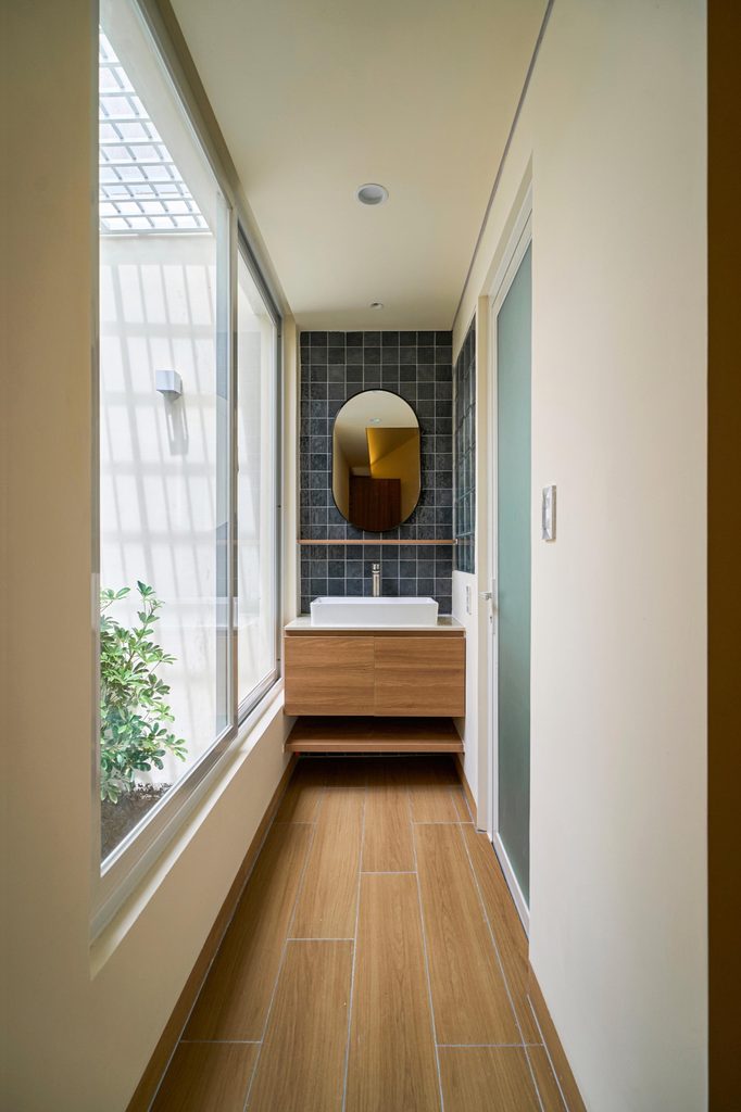 Corridor with a window onto the lightwell