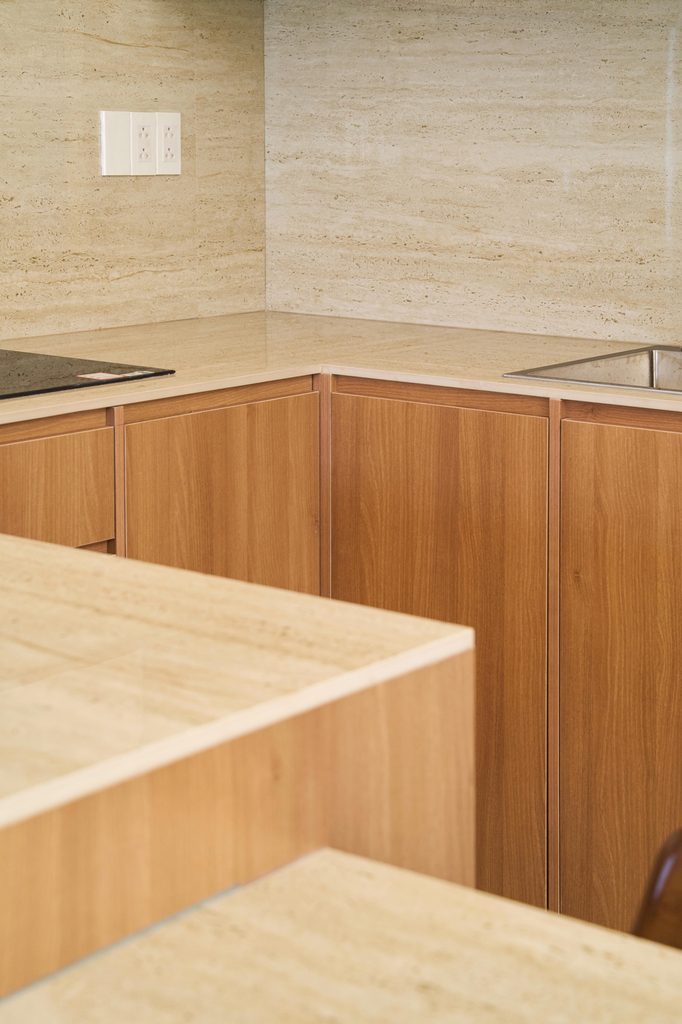 Kitchen worktop in timber and stone
