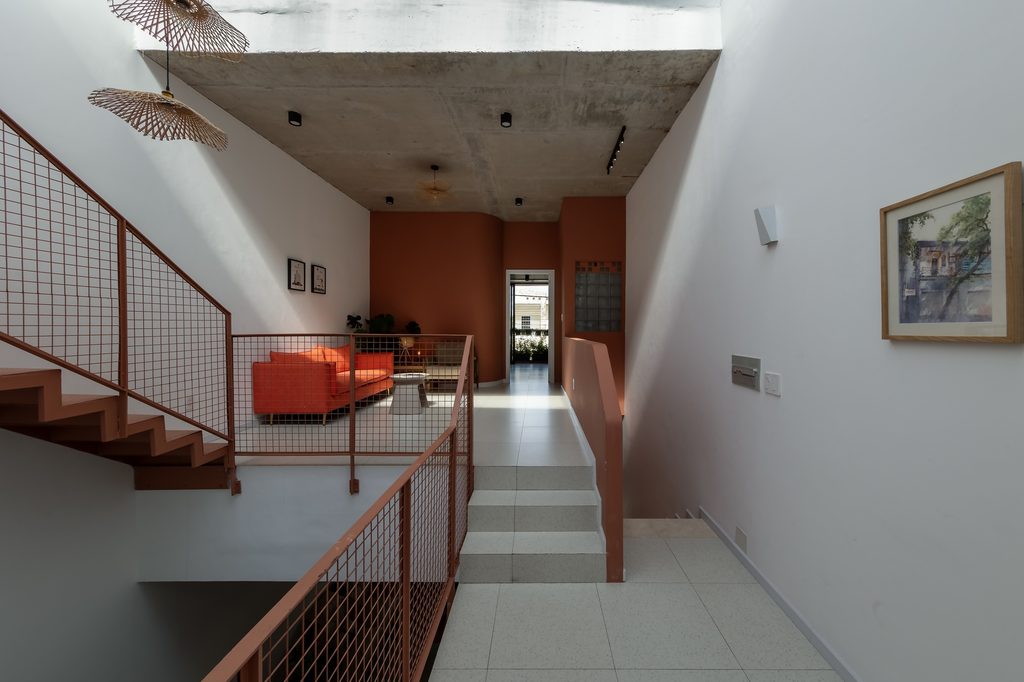 Upper walkway connecting the sitting room and bedroom