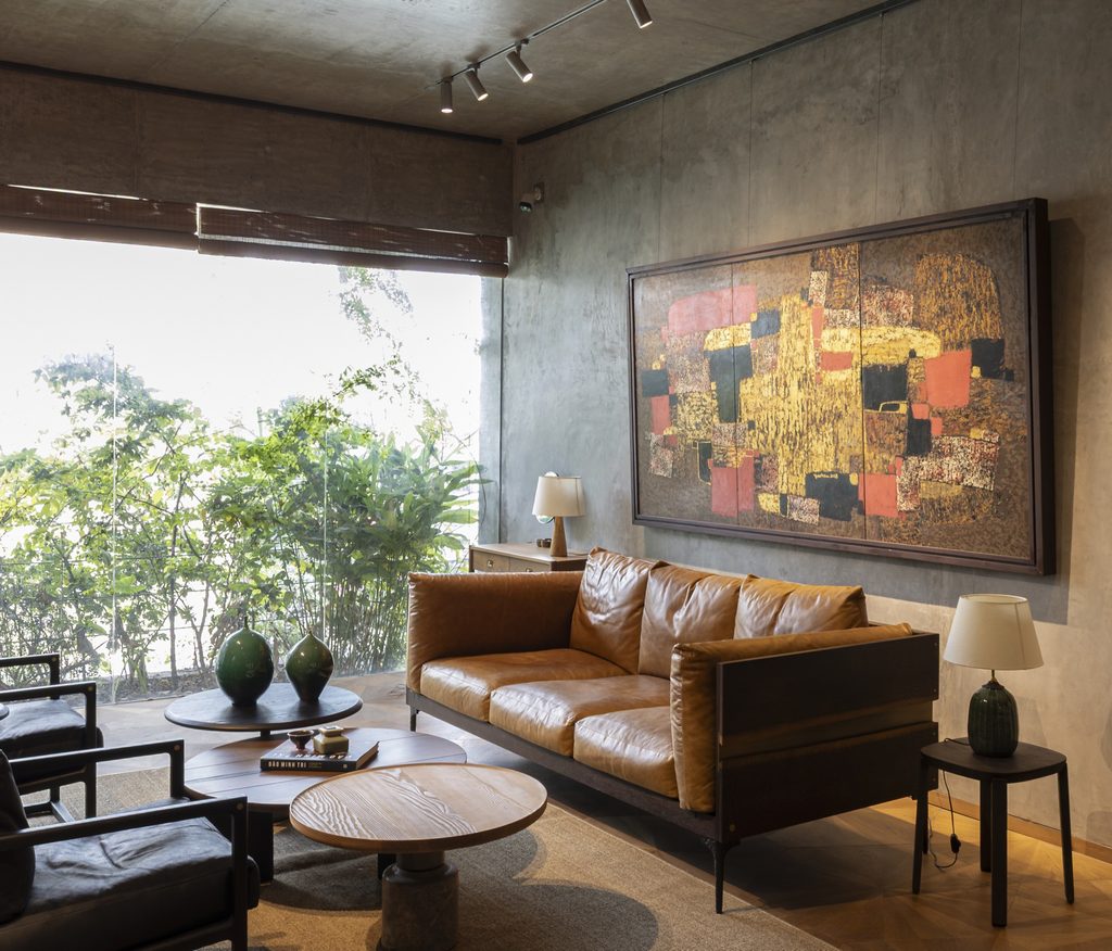 Lounge with a large painting and leather sofa
