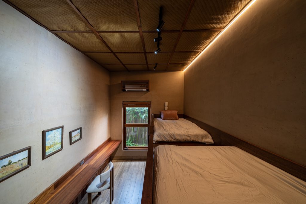 Bedroom with two single beds