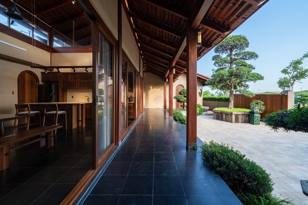 Veranda facing the shared courtyard