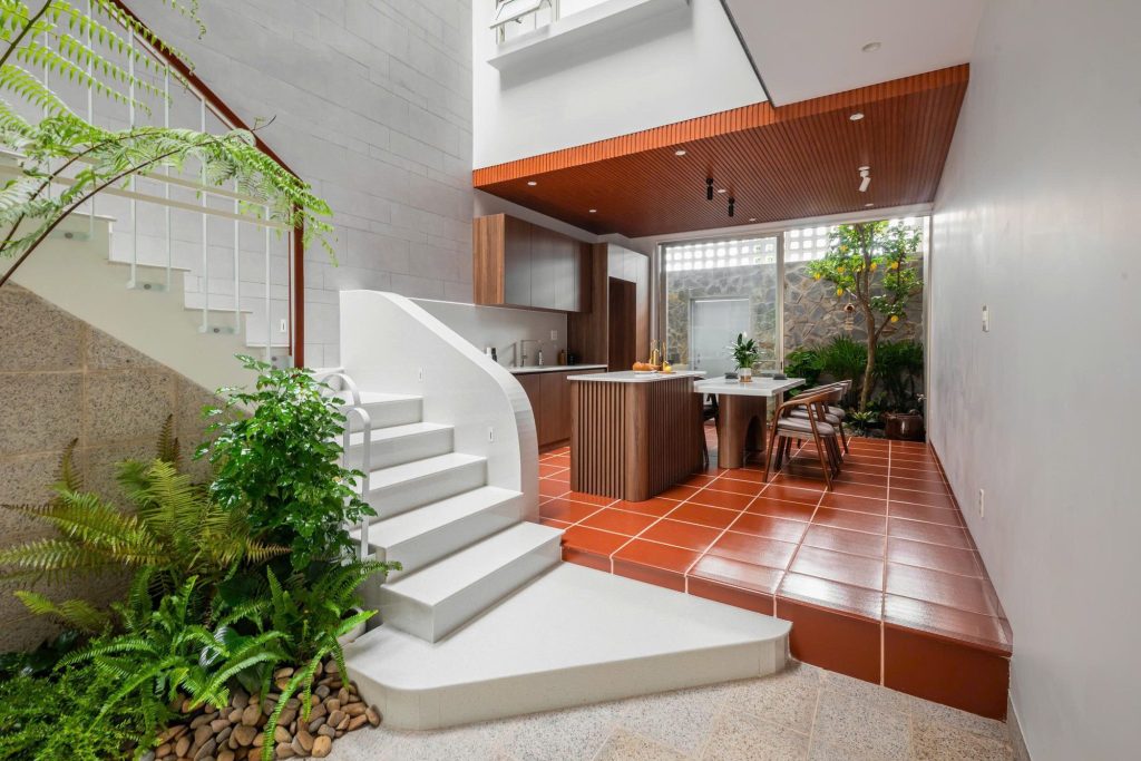 Curved stair edge beside the raised kitchen