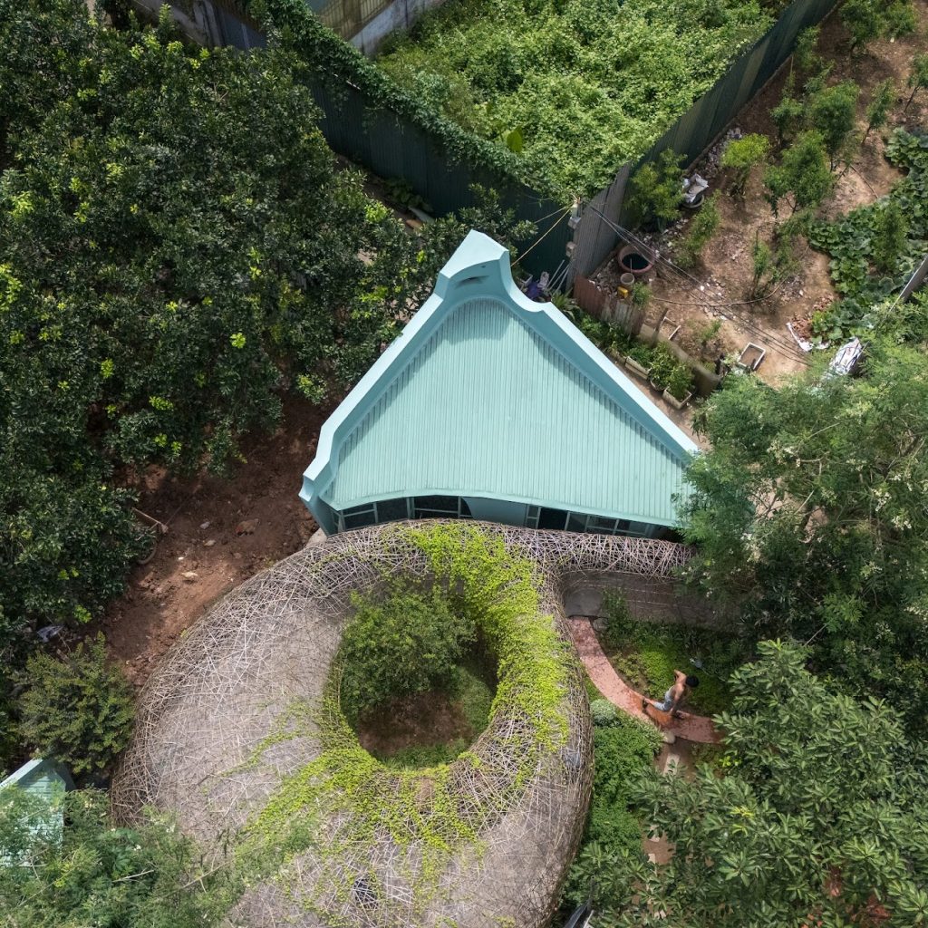 Aerial view of the nest and the folded roof