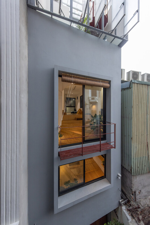 Large timber-framed windows overlooking the alley