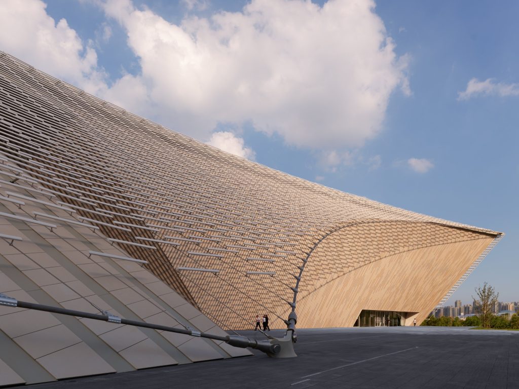 The ceramic screen curving down toward the ground