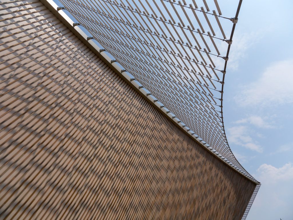 Ceramic rods following the curved facade