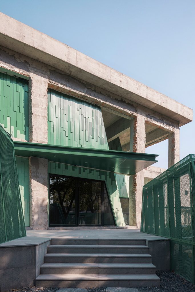 Entrance steps beneath the cut-away mountain