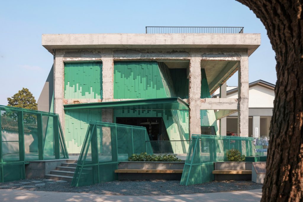 The entrance seen beneath a large tree