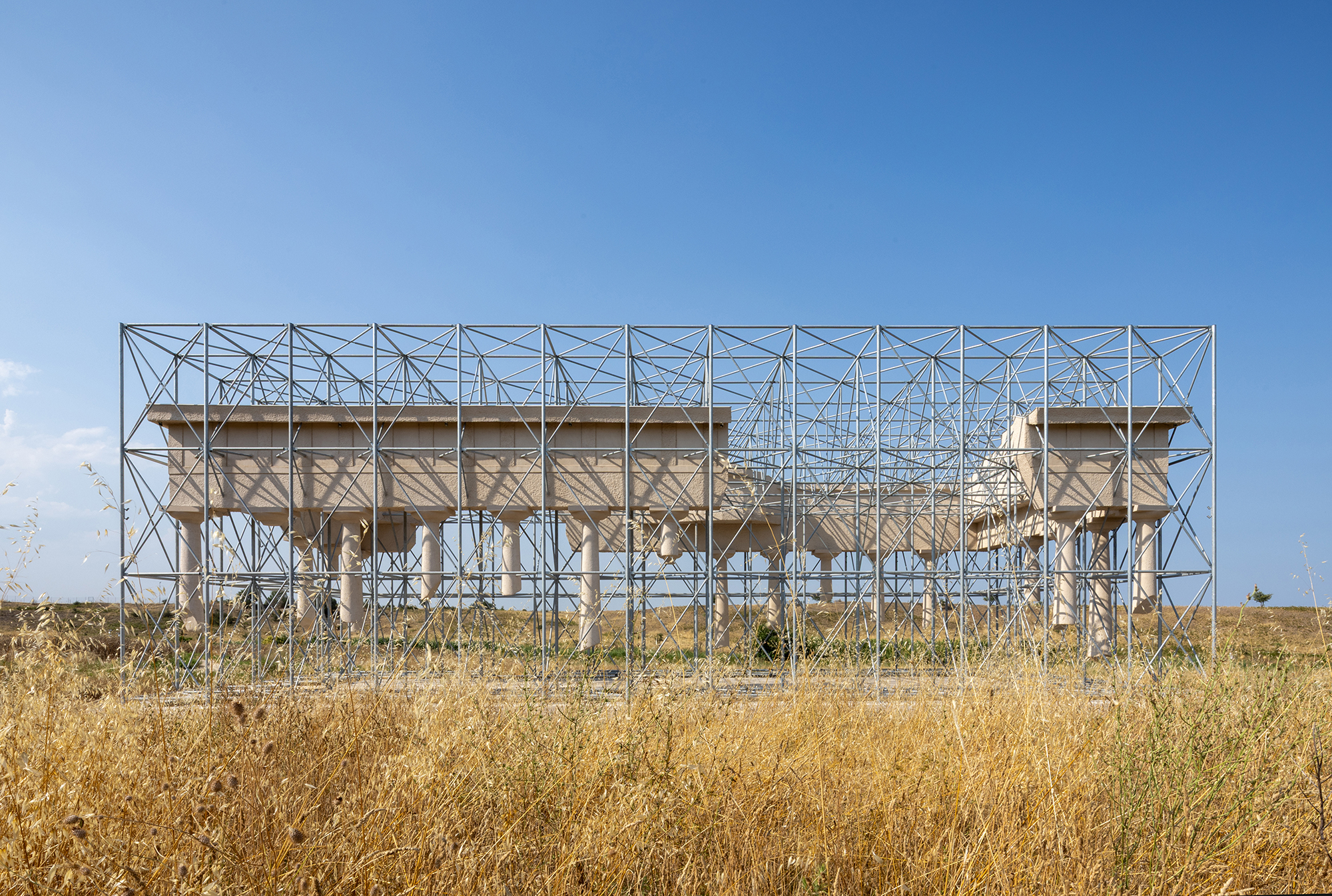 Siris: Contemporary art reawakens the sacred landscape of Herakleia