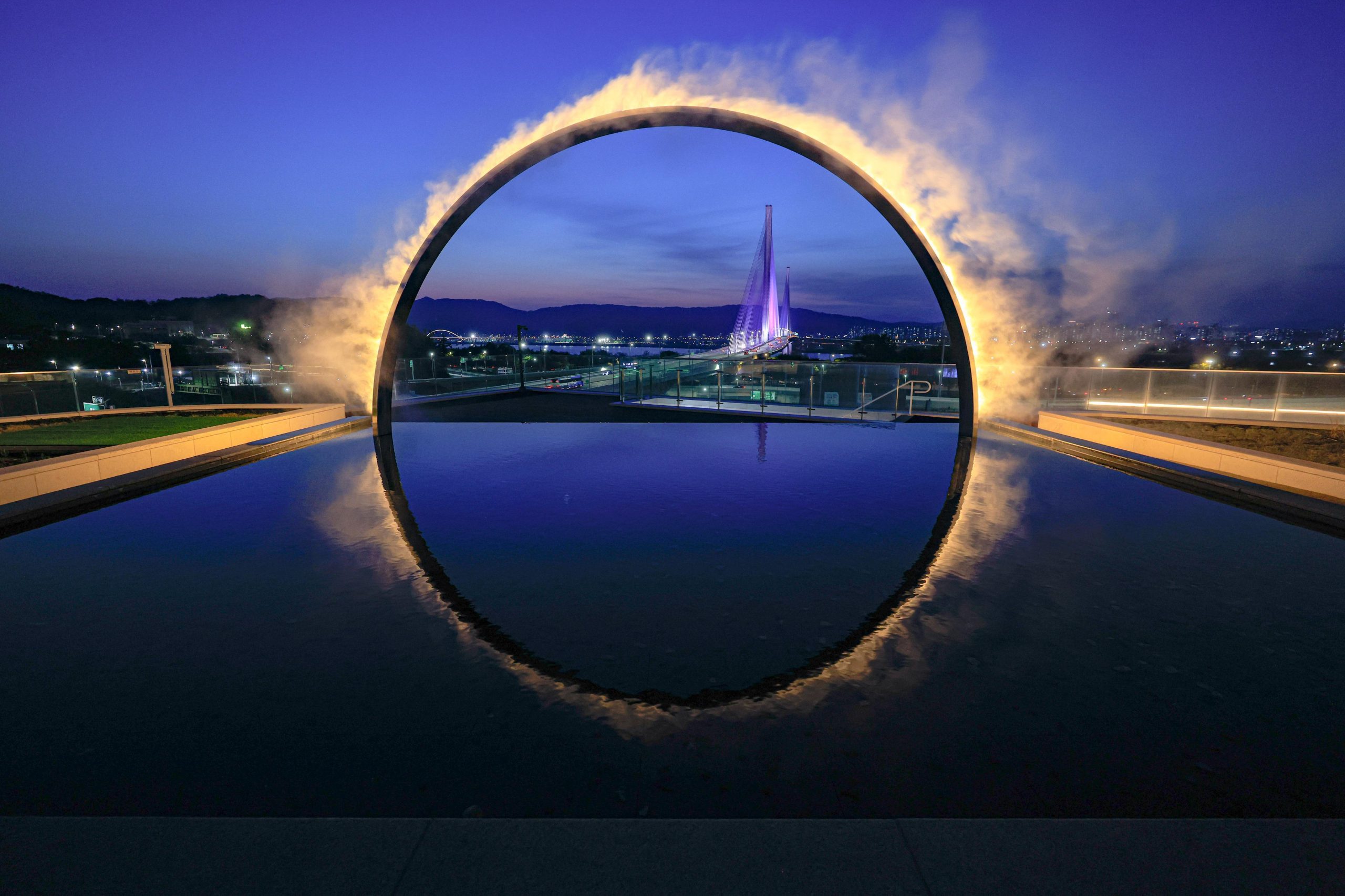 Arc ZERO Eclipse: James Tapscott’s sublime intervention of Light and Mist in Seoul
