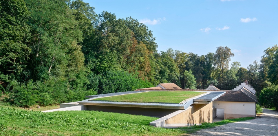 Rammed earth meets heritage: Leo Berellini’s multipurpose hall at Domaine d’Ors, Châteaufort