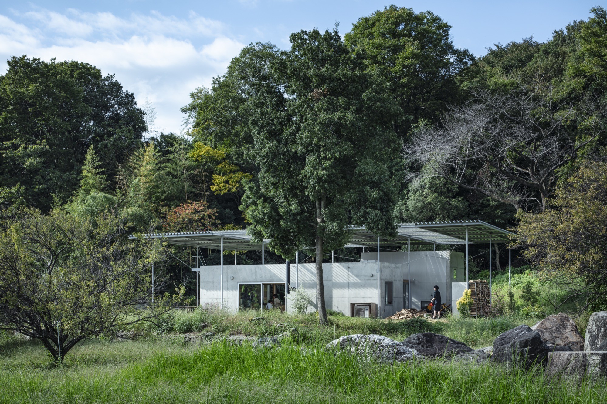 Garden house under floating roof on the edge of the Kanto plain