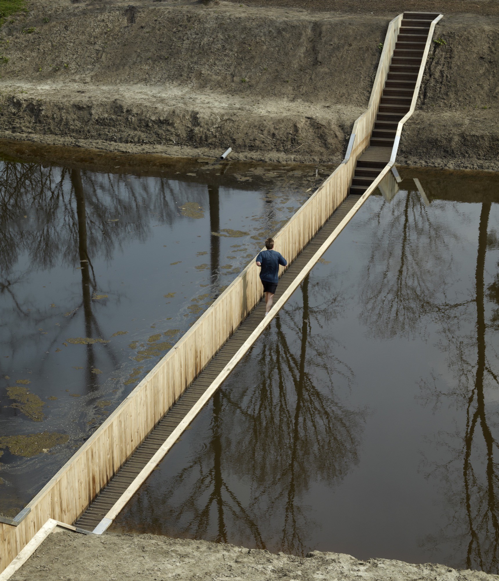 Moses bridge at Fort de Roovere: An invisible cut through water and history
