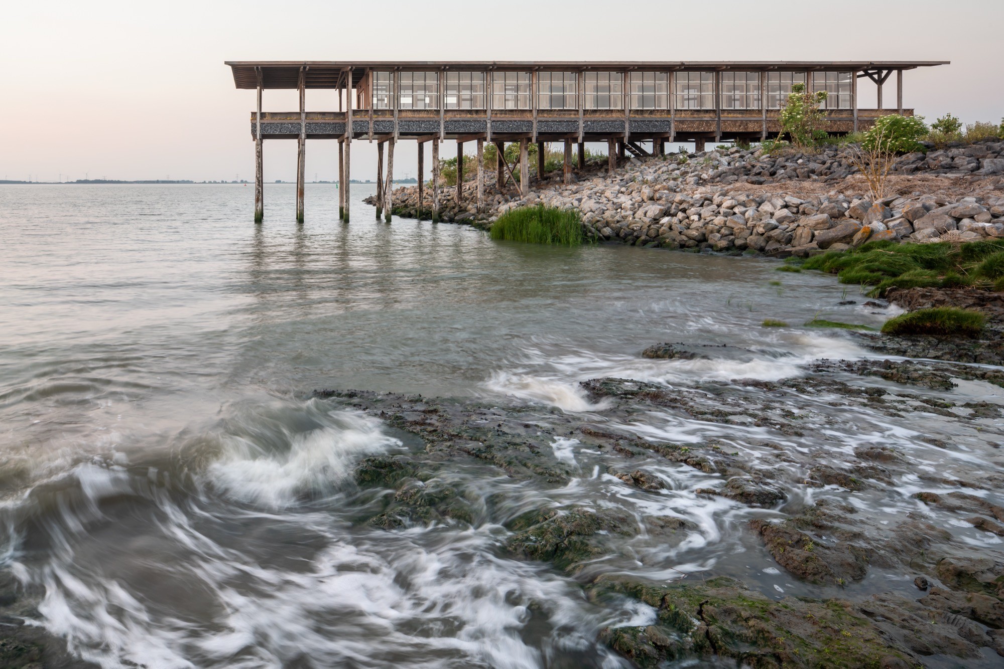 Veldstation: A research outpost designed as habitat