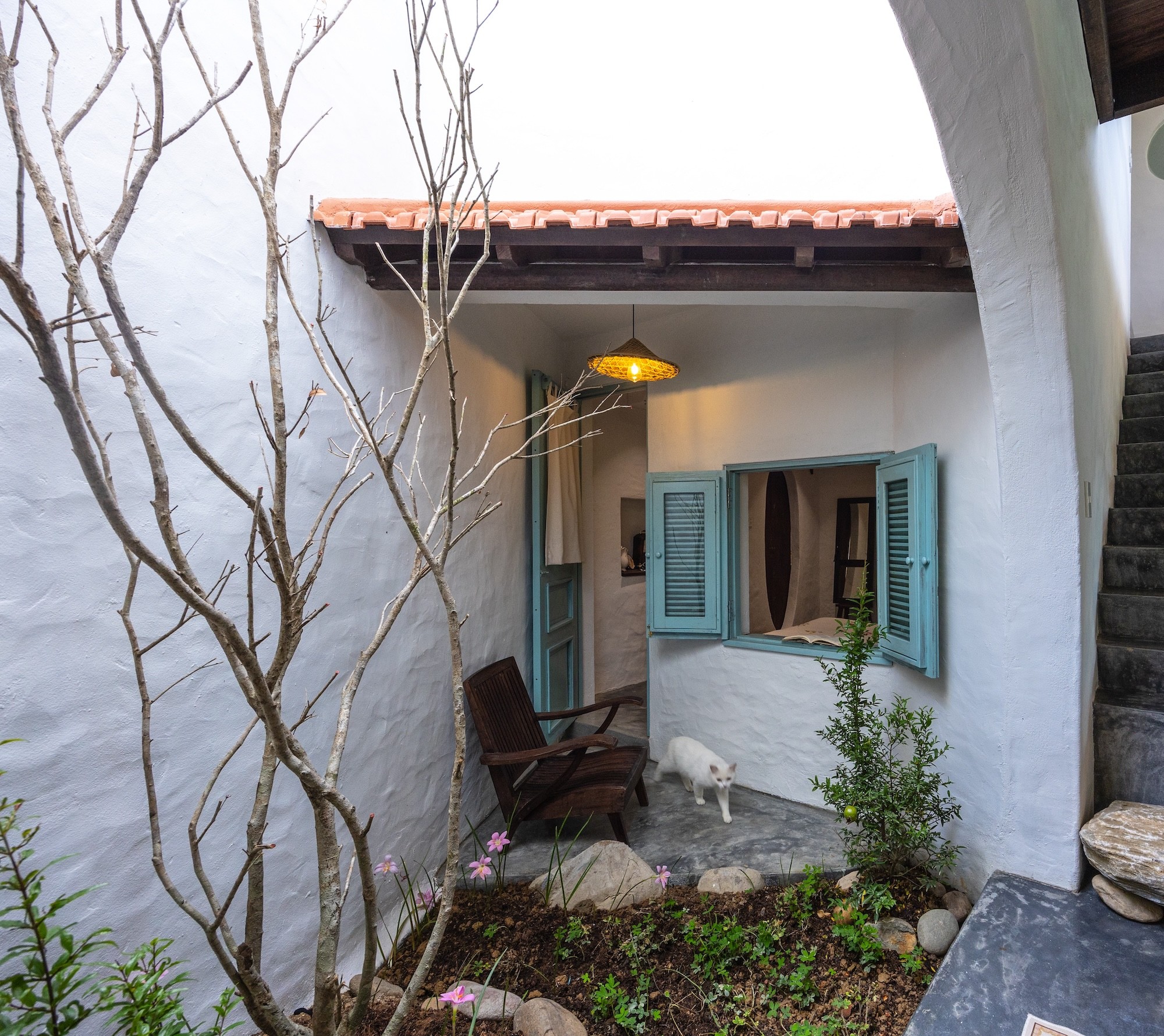 How a canal-side homestay turns salvaged materials into architecture.