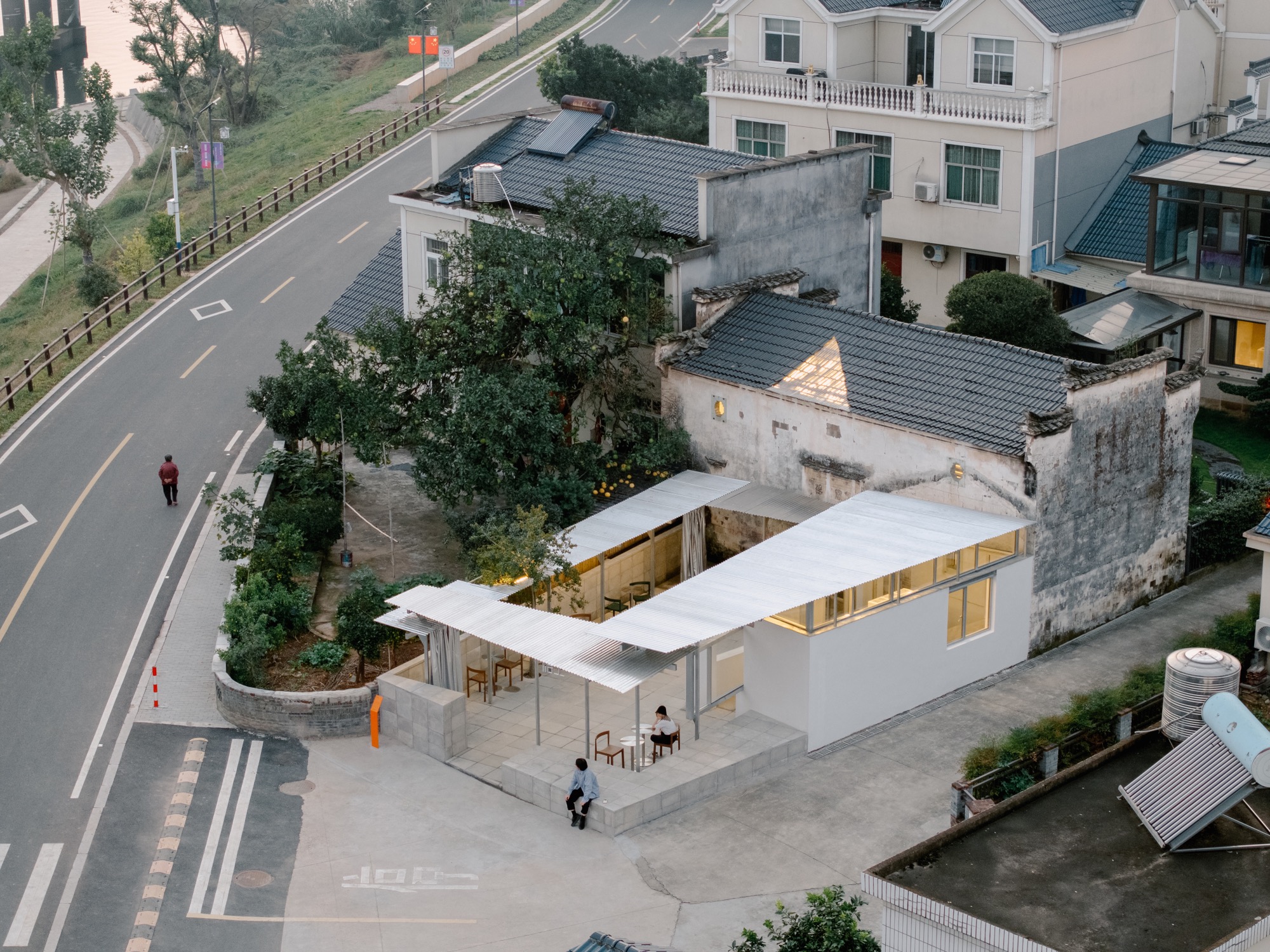 Courtyard pavilion creates village threshold in Tingtangxu