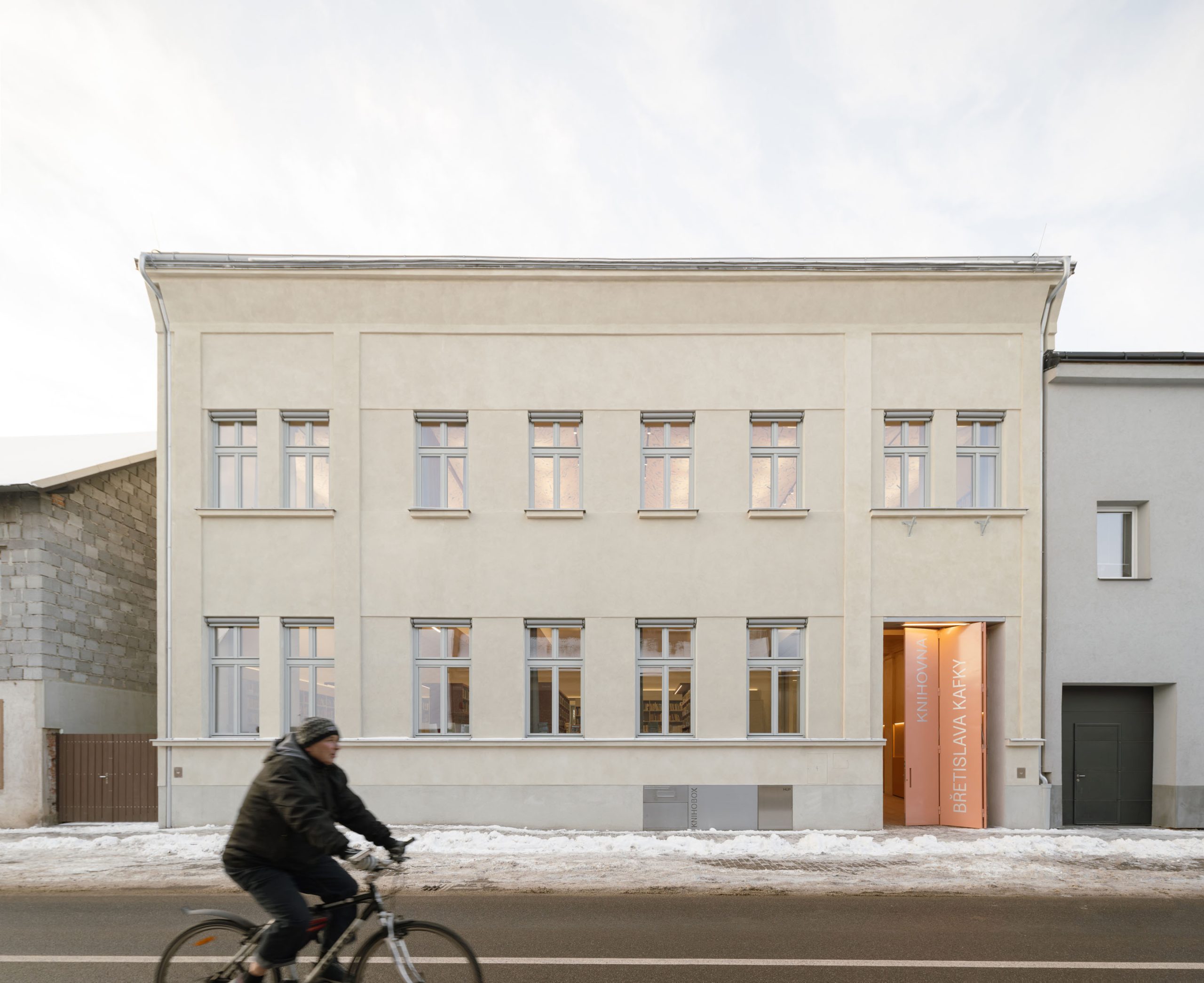 A civic interior in Red: The reinvention of the Břetislav Kafka Library
