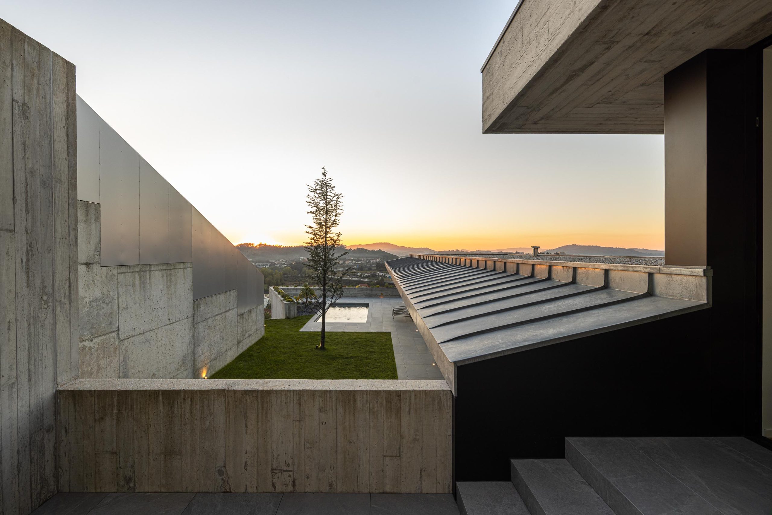 L2C Arquitetura completes terraced House in Barros on steep Braga site.
