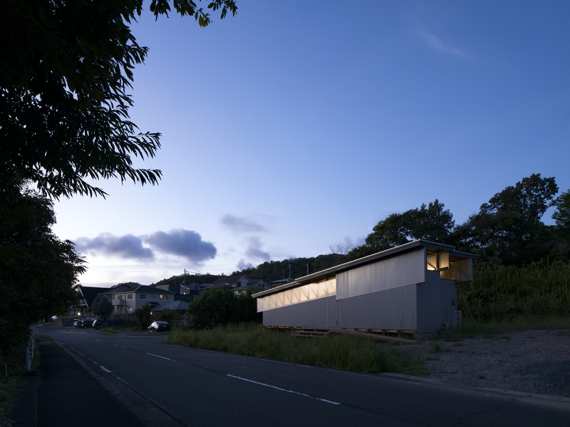 MIDW completes House in Tamba shaped by slope and triangular garden