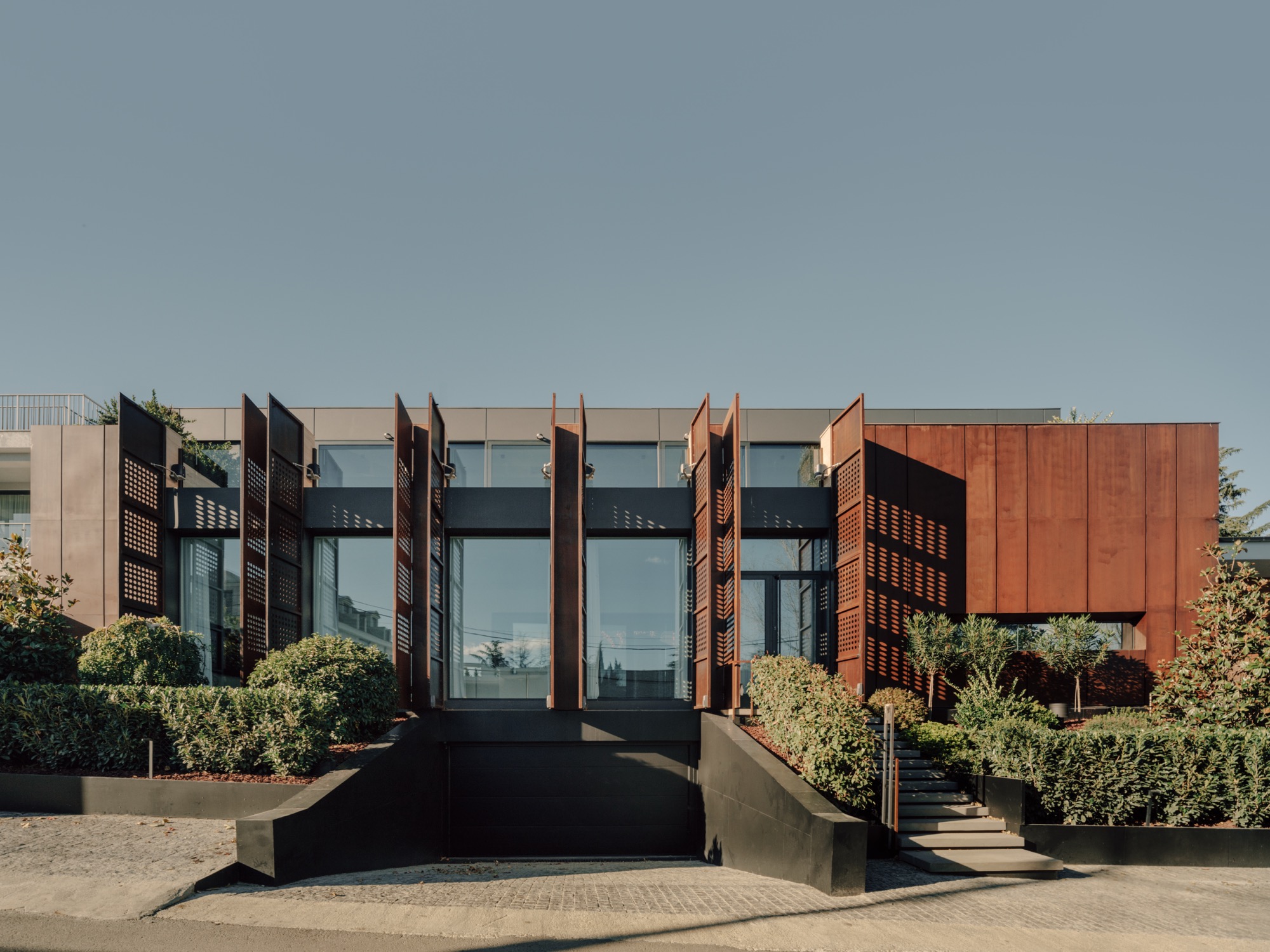 House of Iron Doors redefines the boundary as inhabitable architecture in Tbilisi