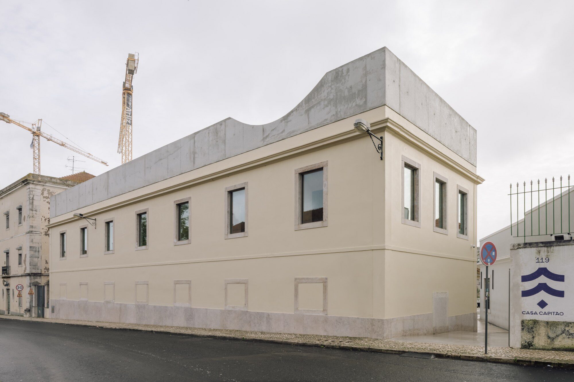 Miguel Marcelino crowns Casa Capitão in Lisbon with exposed concrete and hidden terraces