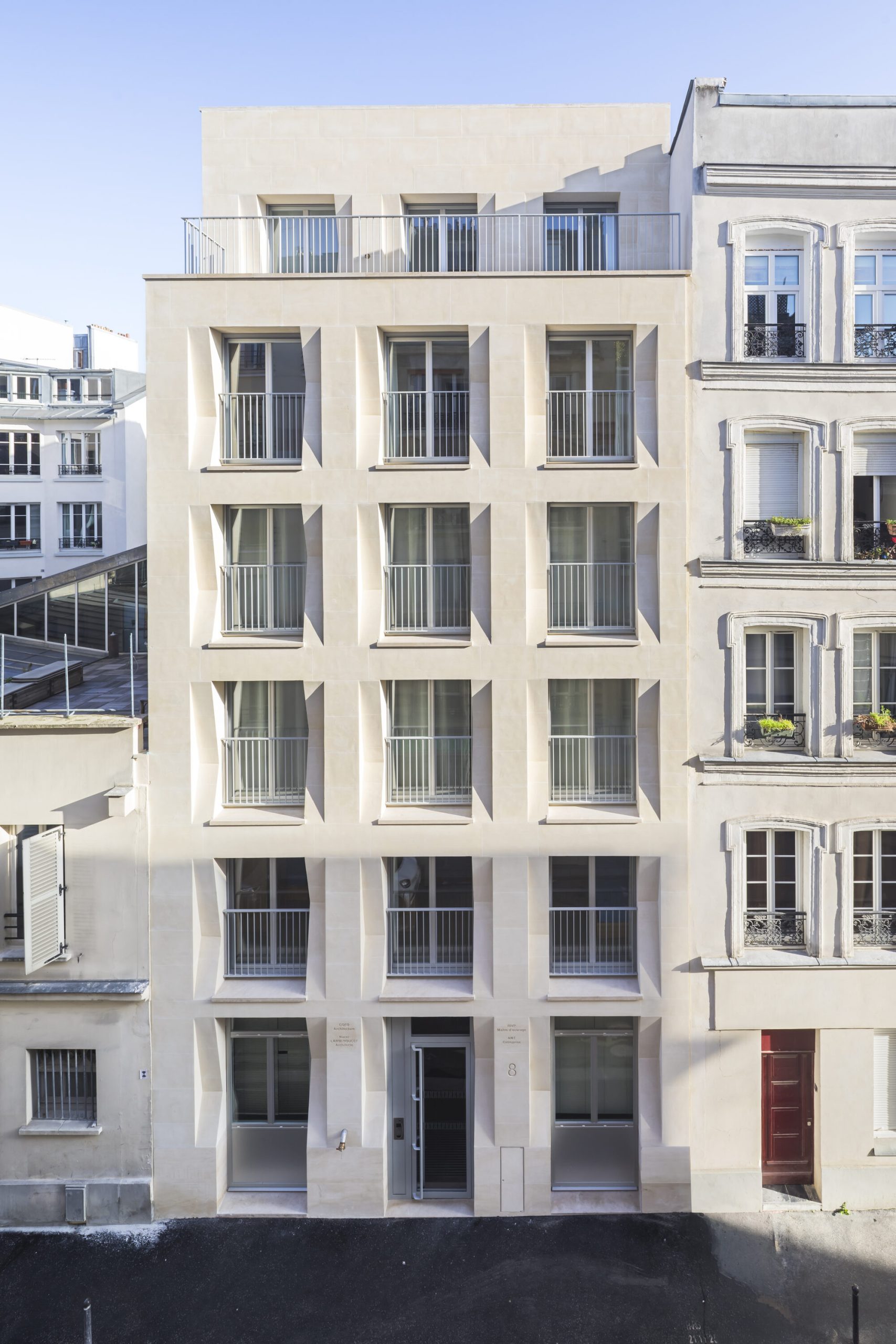 Équipe Architecture adds zinc-clad extension to Paris social housing block
