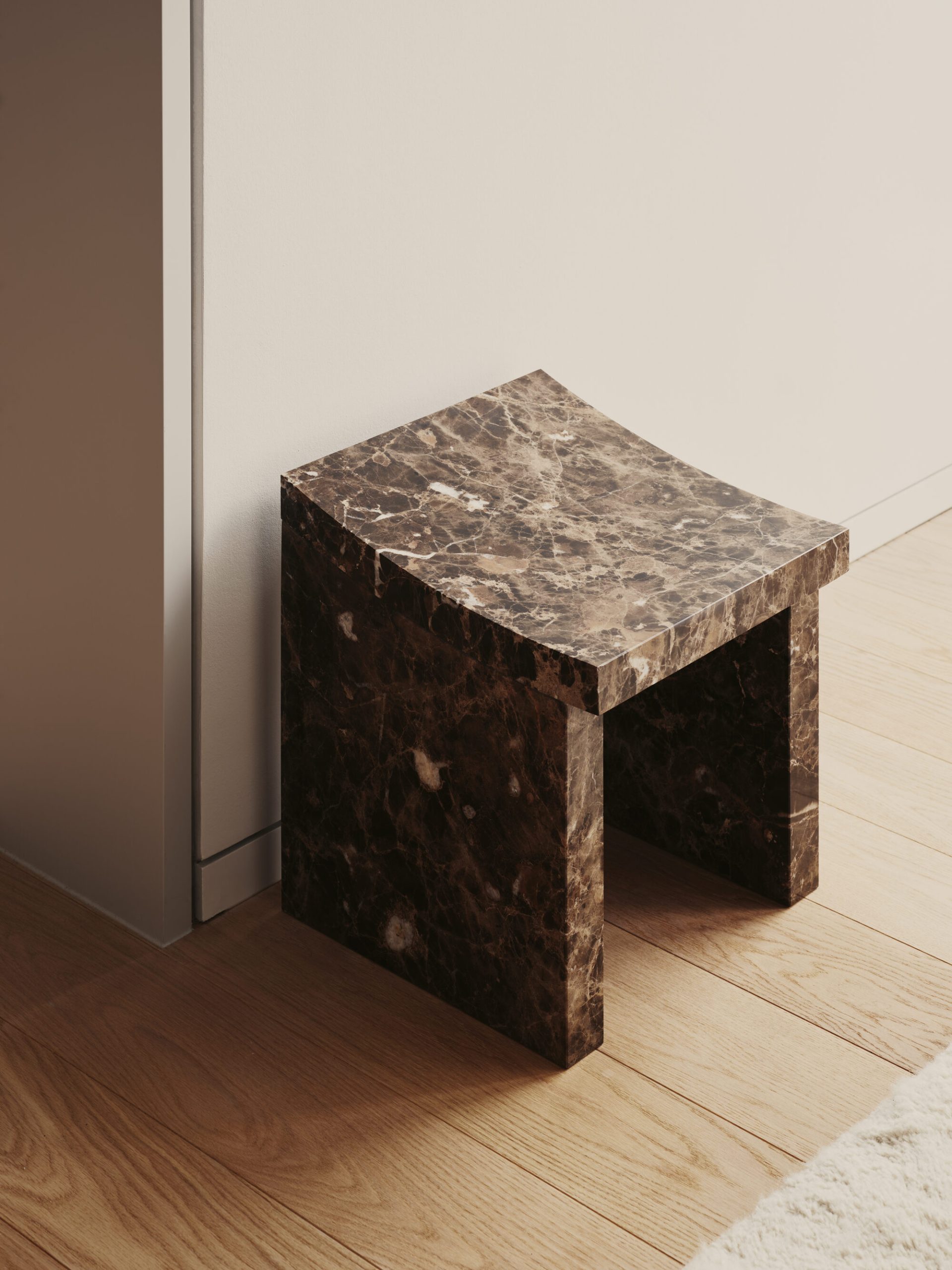 Sculptural suite in Berlin combines travertine, steel and curved walls