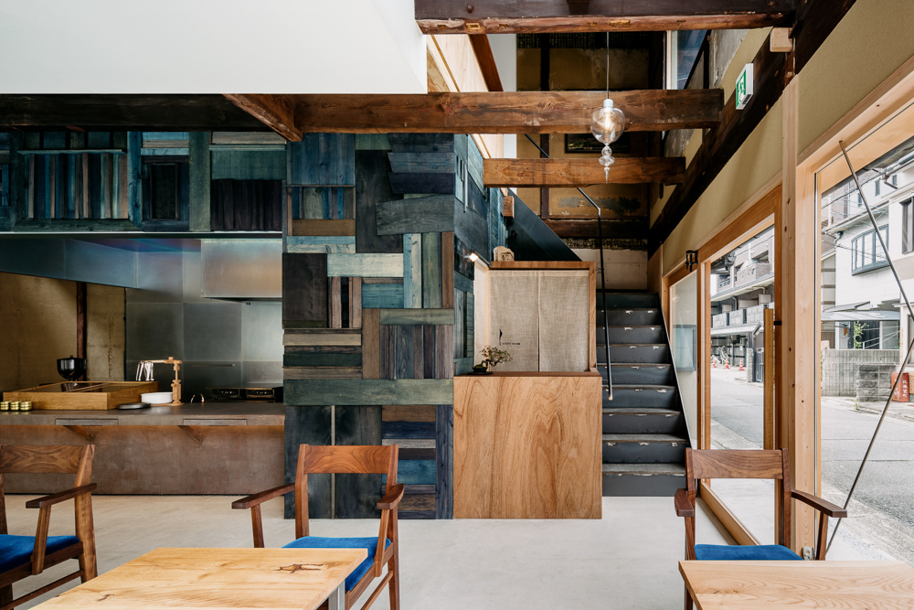 Kazuteru Matumura Architects renews a Kyoto machiya with indigo wood and washi