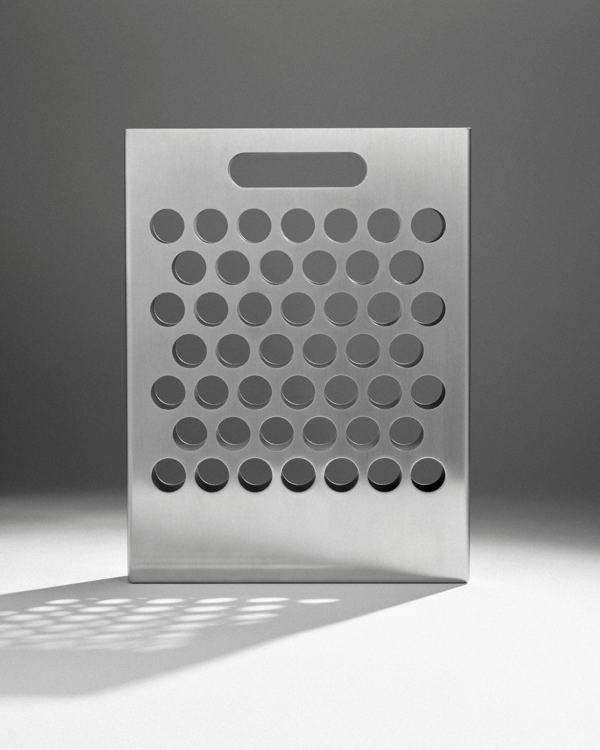 Blumentasche Vase by Ole Müller, photographed by Amos Fricke