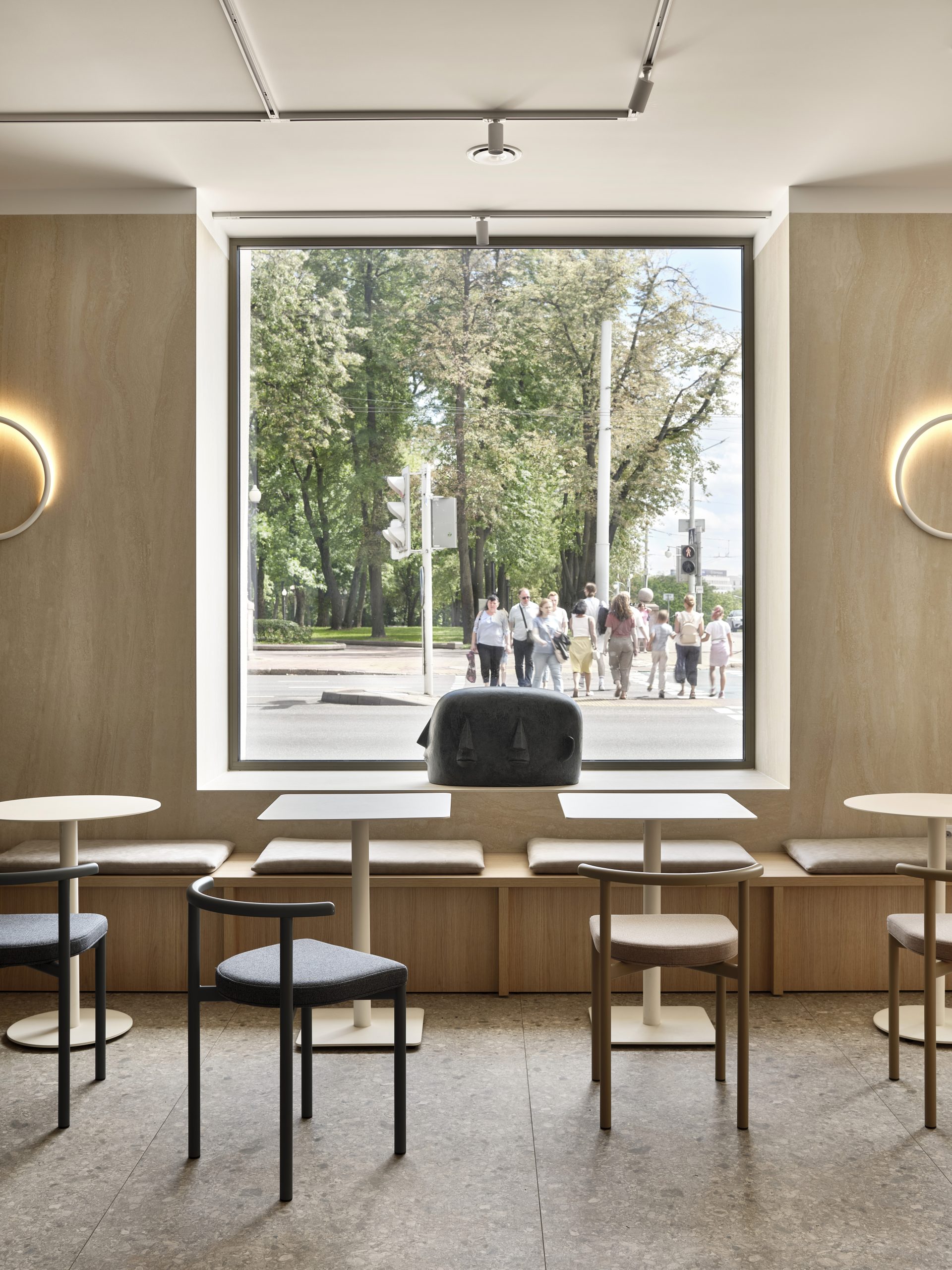 Threshold light installation connecting interior and exterior at Chapelle Expiatoire, photo Roberto Conte
