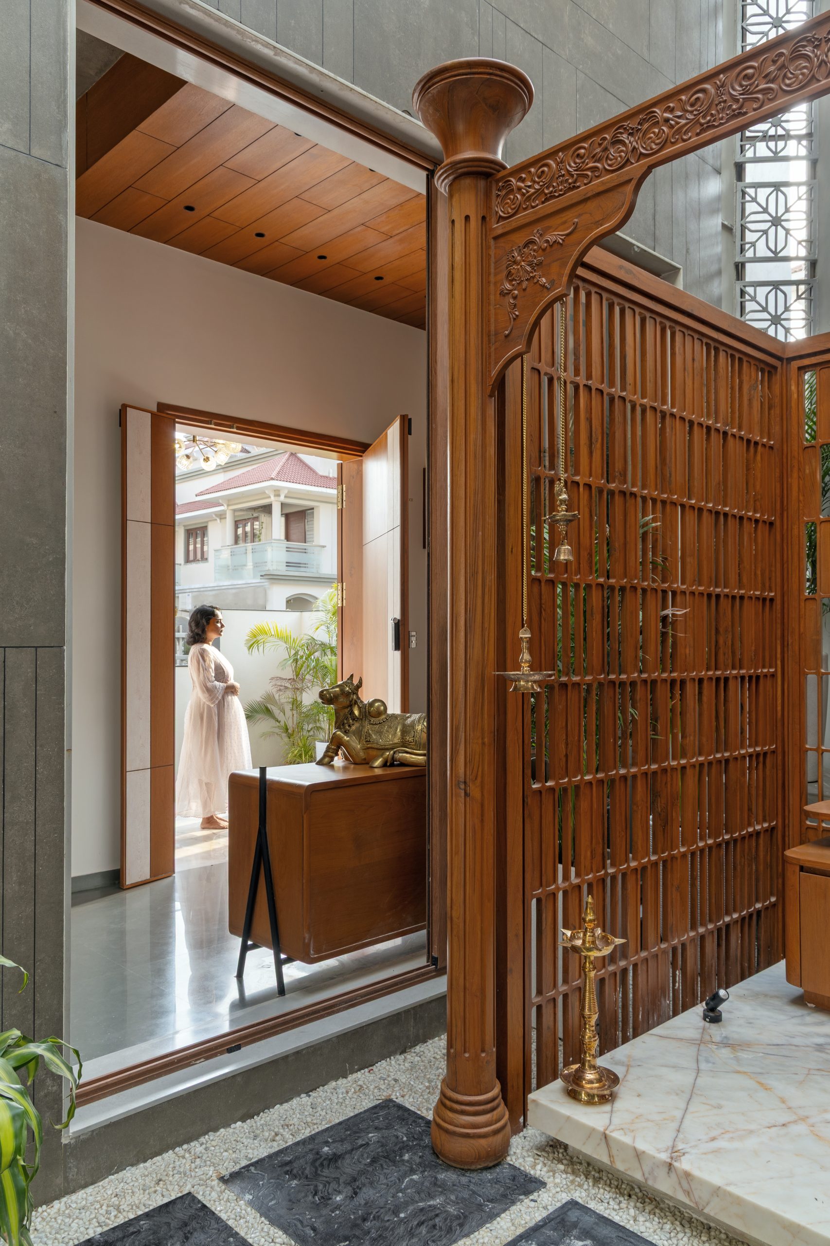 Tathasthu residence in Rajpipla by Pomegranate Designs