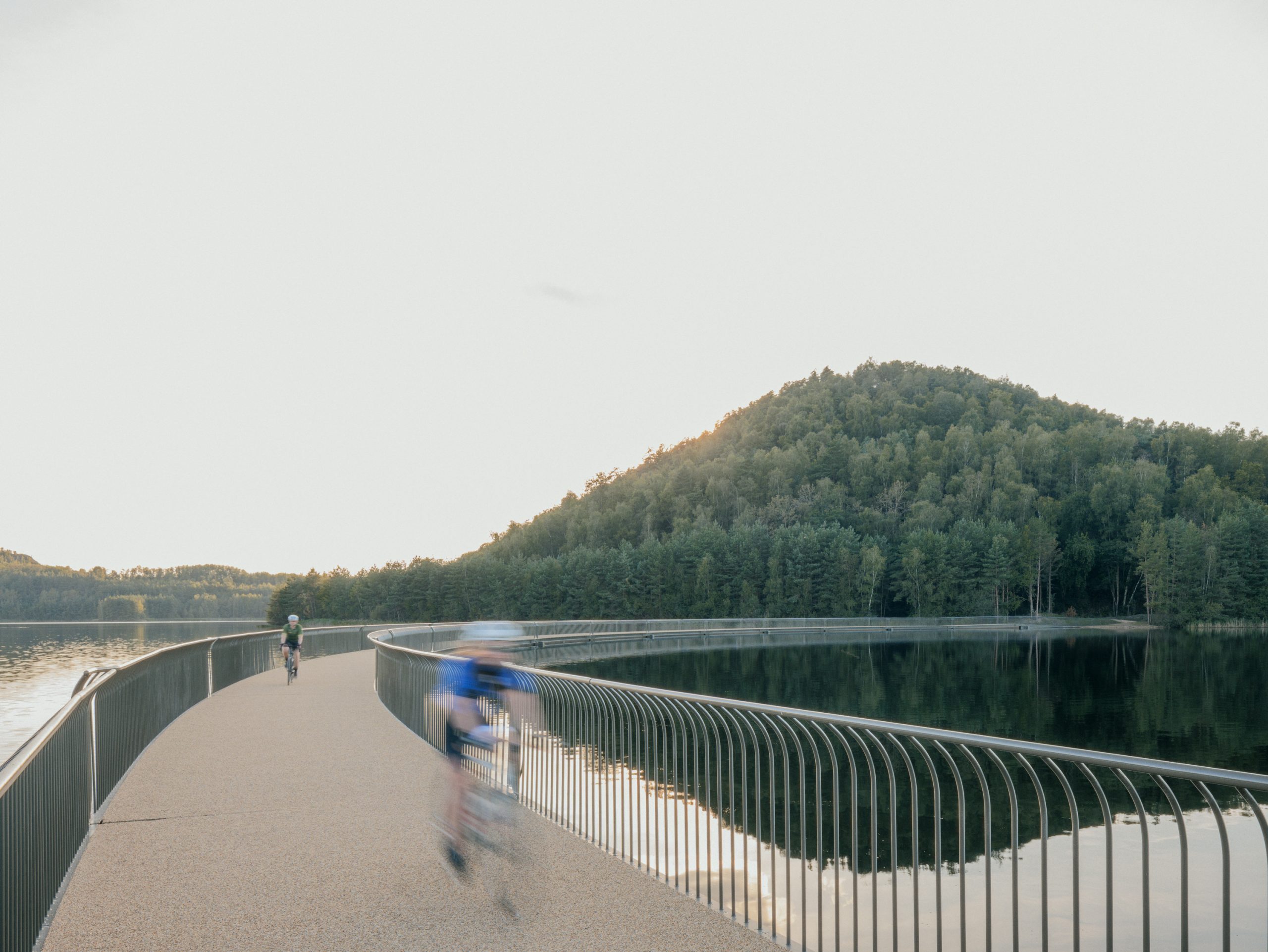 Floating bicycle bridge integrated into the Terhills landscape