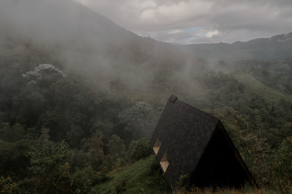 AR-AR, MEC and Fiallo Atelier embed Water Stories shelters in Colombia's cloud forest