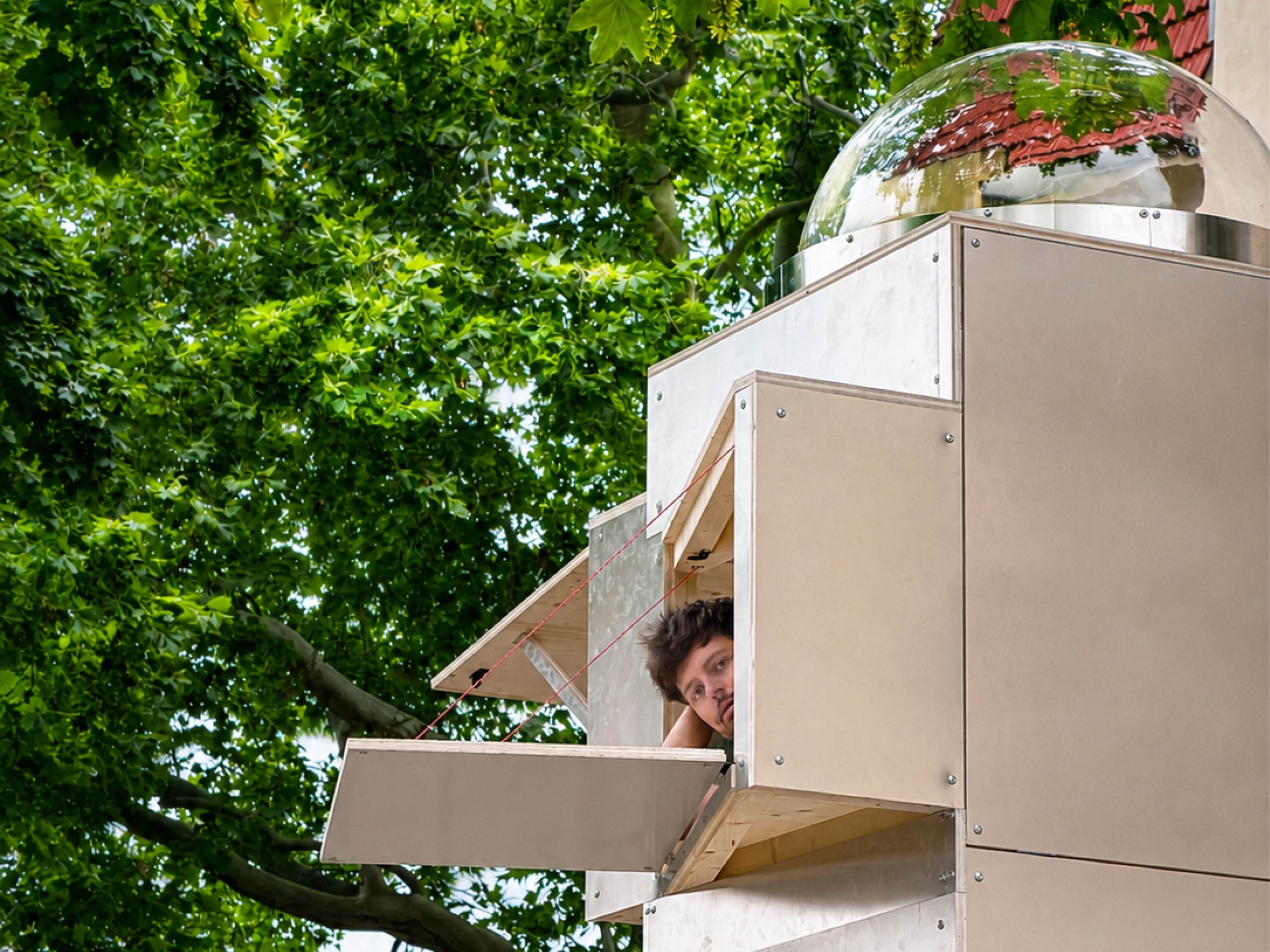 Treehouse office among the trees at Bauhaus-Universität Weimar