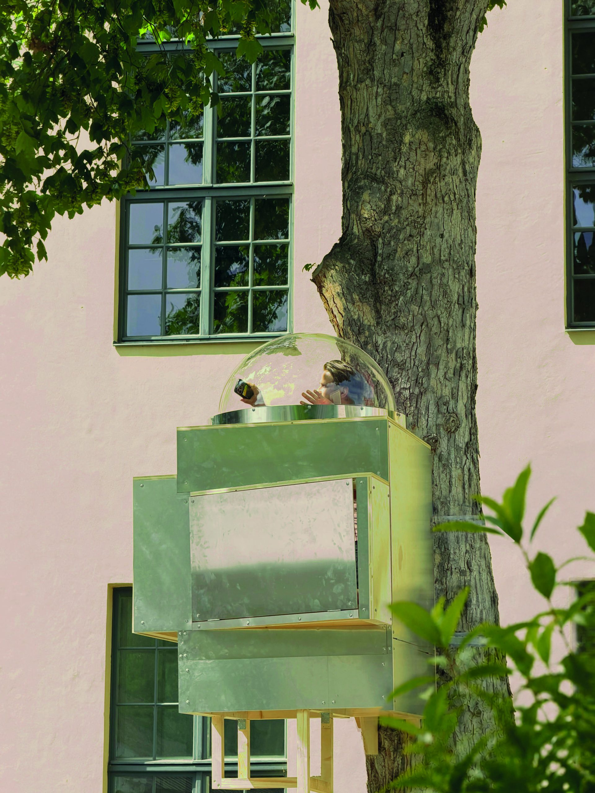 Wooden Baumhaus Office in the historic Bauhaus campus landscape